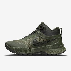 NWOT Green Nike Elite Sneakers